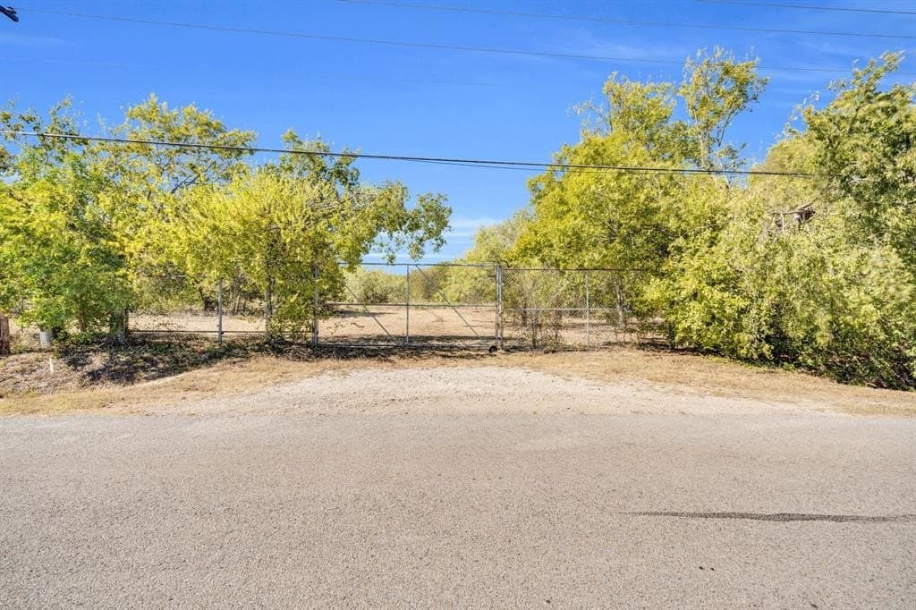 8 acres in Tarrant County - photo 13