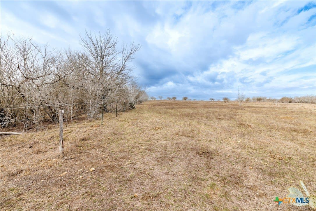 20 acres in Gonzales County - photo 24