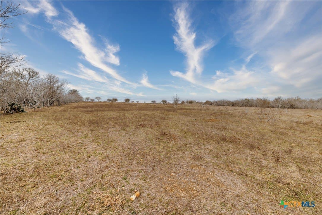20 acres in Gonzales County - photo 25
