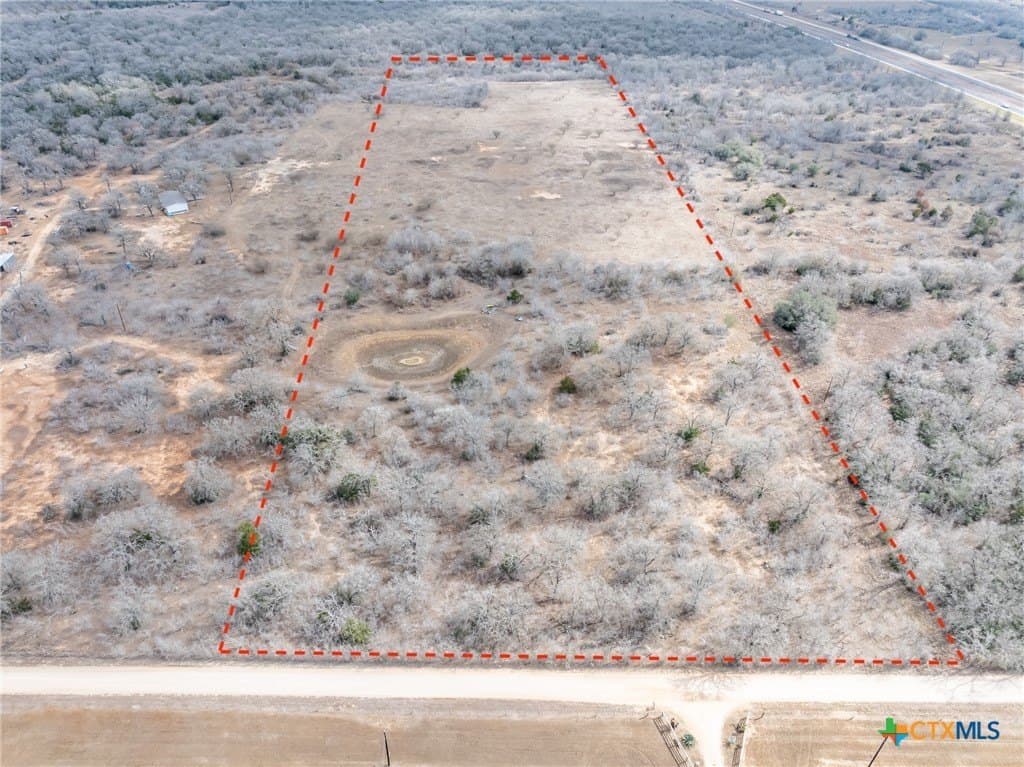20 acres in Gonzales County - photo 4