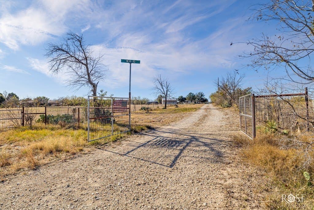 10 acres in Irion County - photo 4