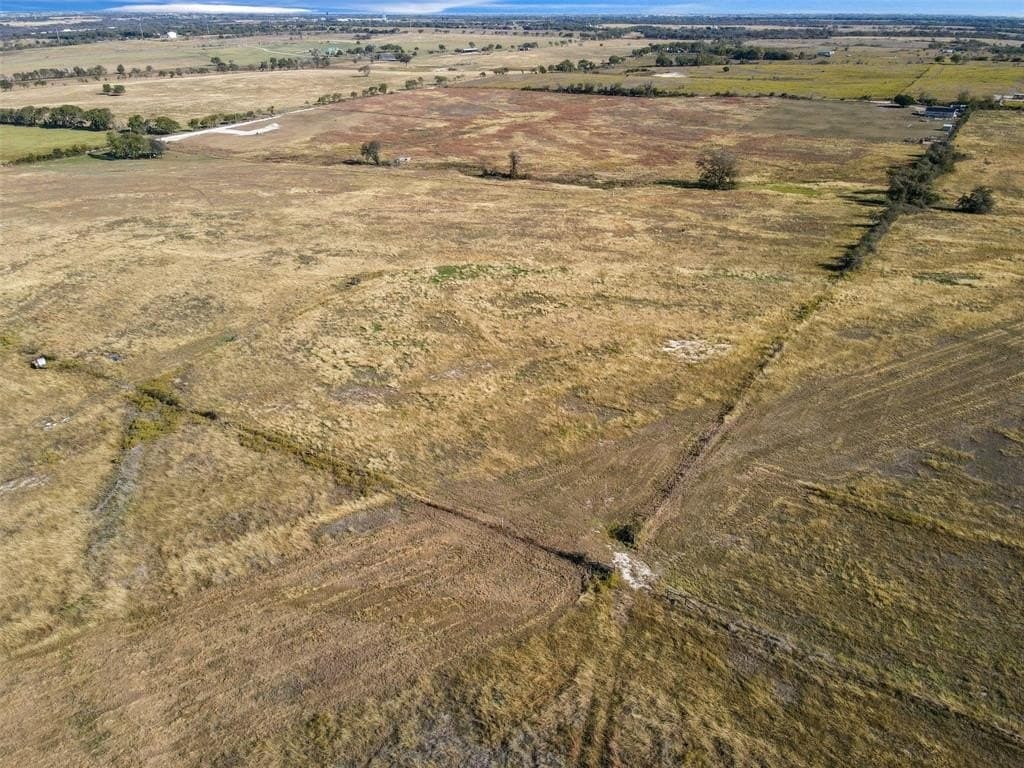 20 acres in Hill County - photo 3