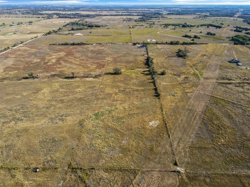 20 acres in Hill County - photo 2