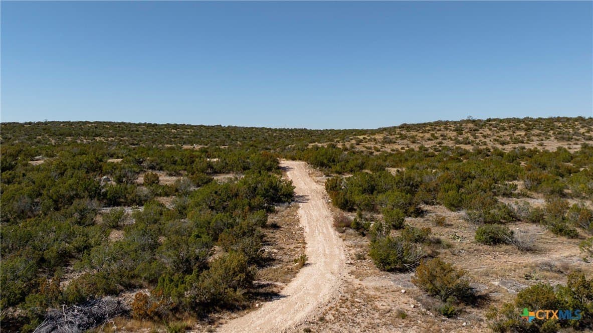 157.91 acres in Val Verde County - photo 4