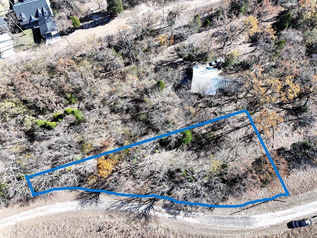 0.25 acres in Henderson County - photo 3