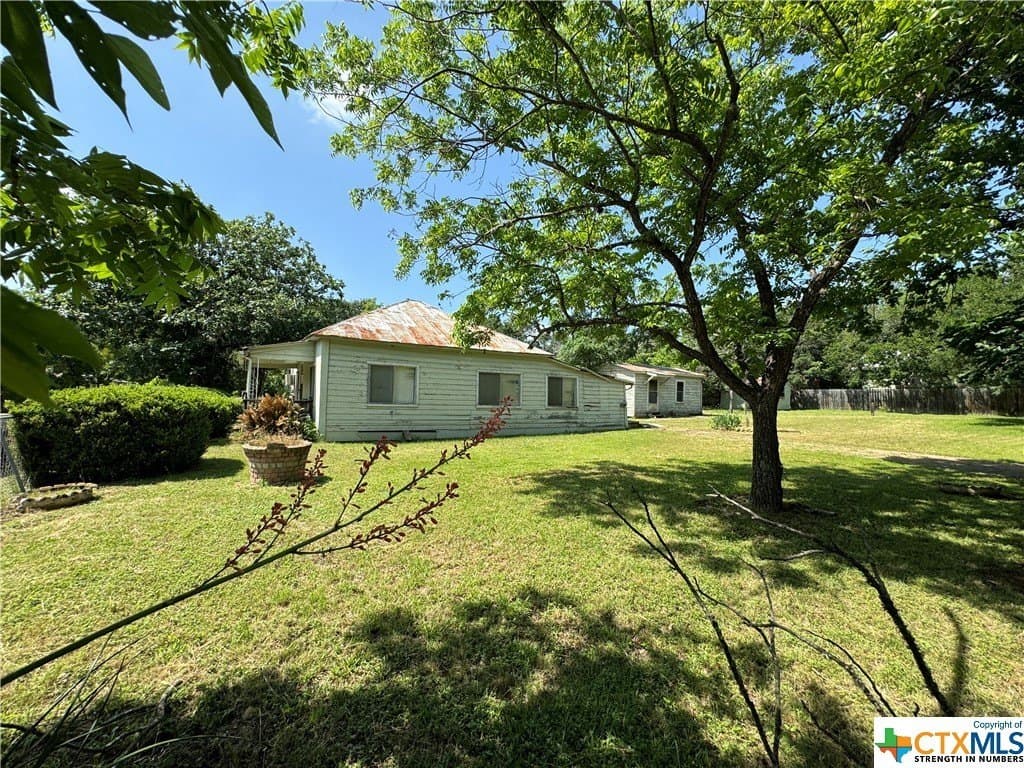 0.5 acres in Hays County - photo 3