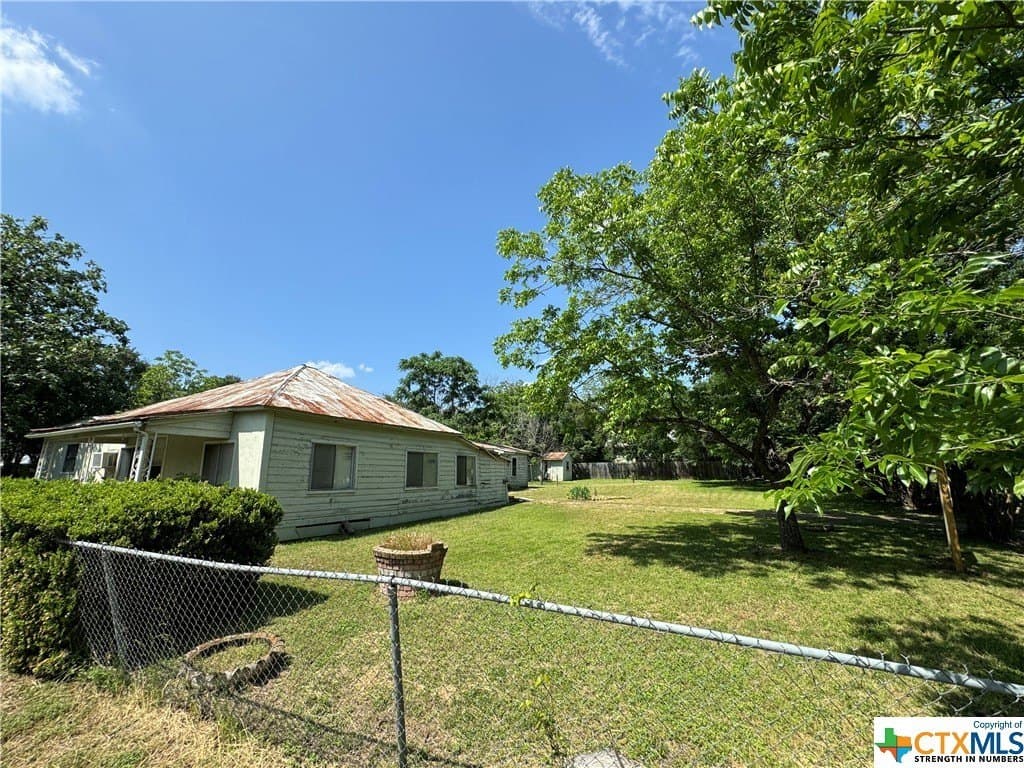 0.5 acres in Hays County - photo 4