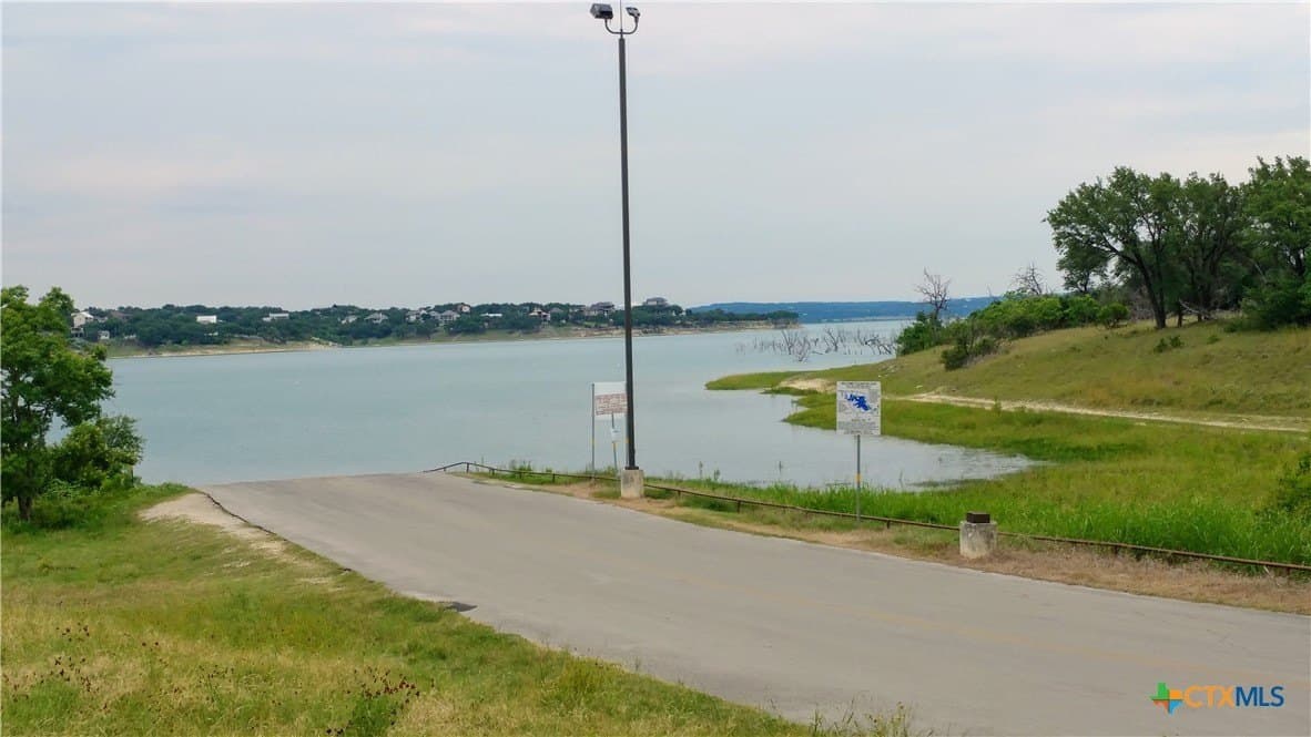 0.17 acres in Comal County - photo 5