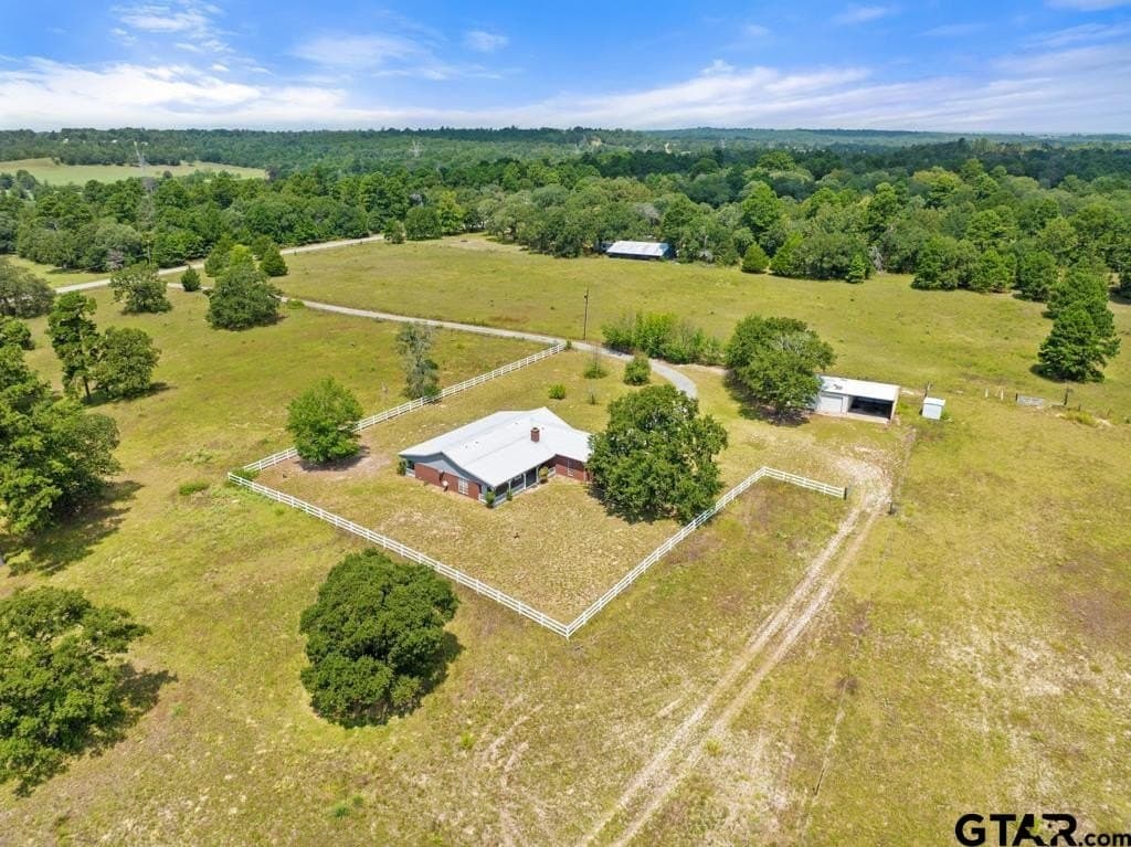 84 acres in Smith County - photo 2