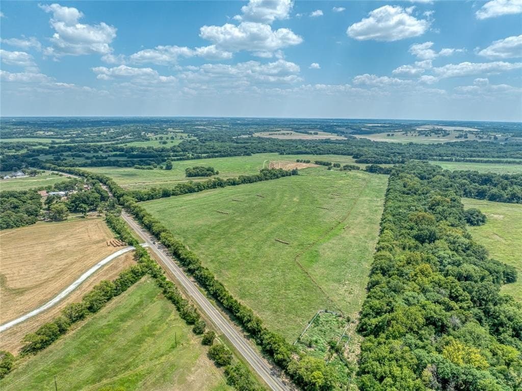 587 acres in Grayson County - photo 24