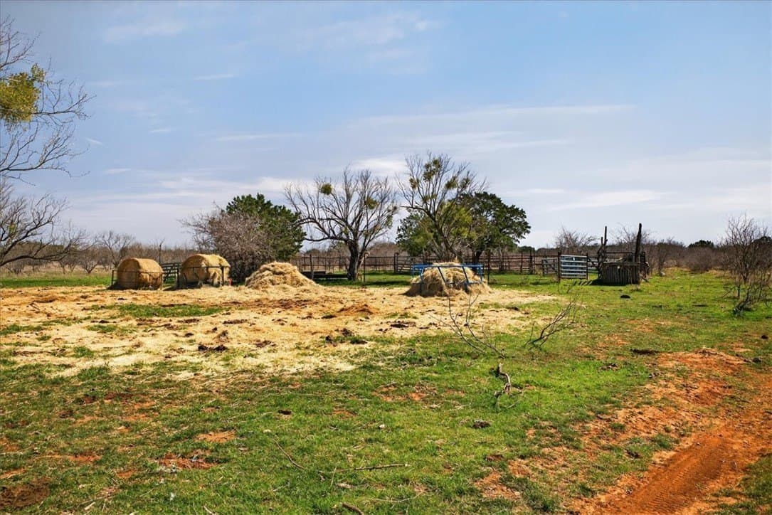 731.69 acres in Palo Pinto County - photo 17