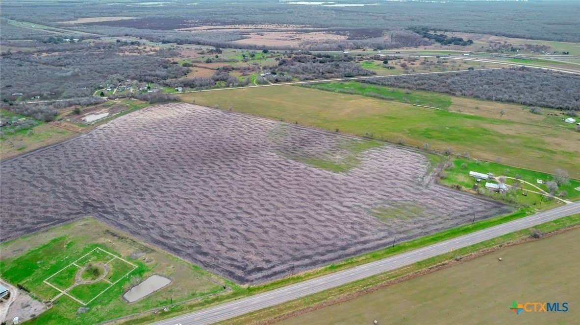 32.9 acres in Victoria County - photo 4