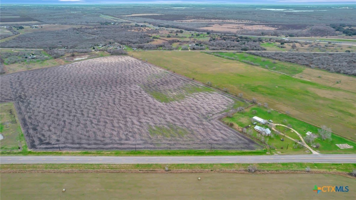 32.9 acres in Victoria County - photo 3