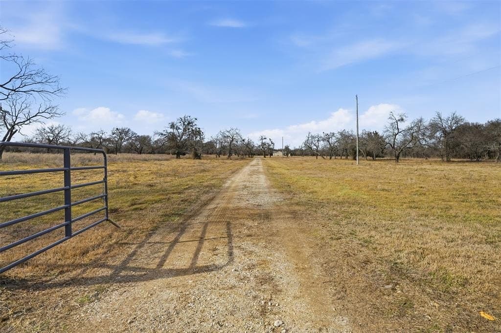 58.32 acres in Hill County - photo 4