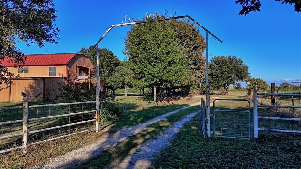 24.28 acres in Montague County - photo 4