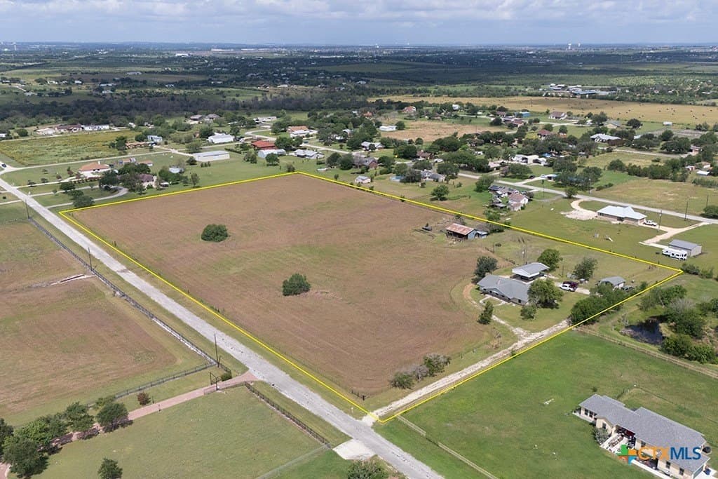 10 acres in Guadalupe County - photo 8