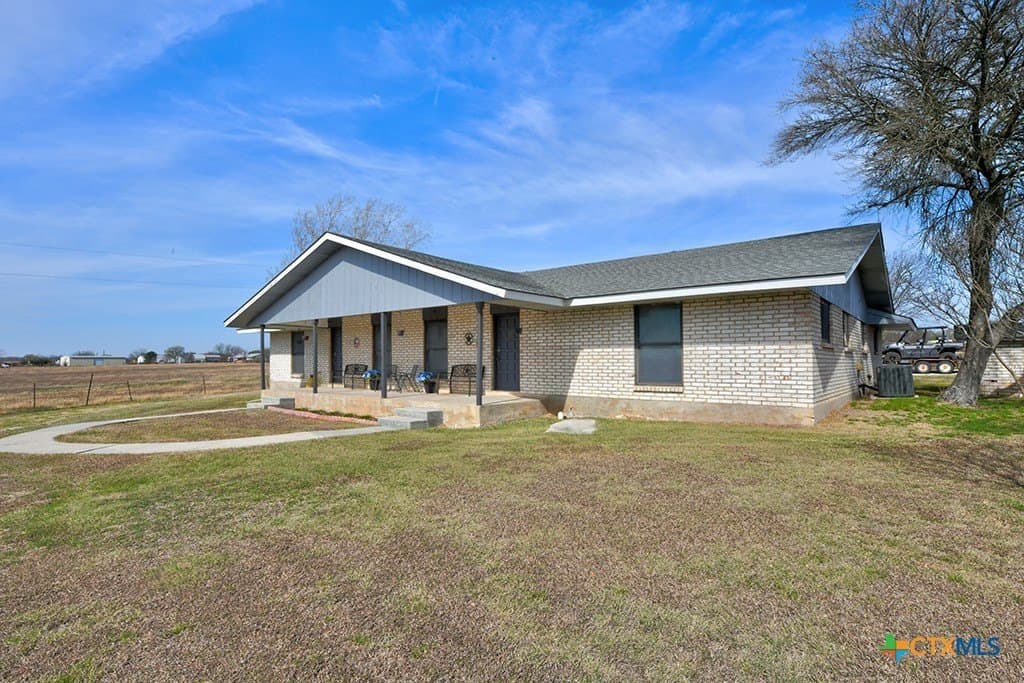 10 acres in Guadalupe County - photo 4