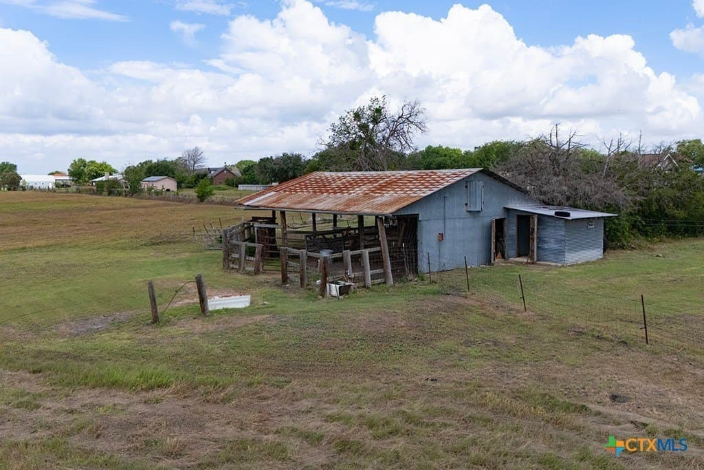 10 acres in Guadalupe County - photo 26
