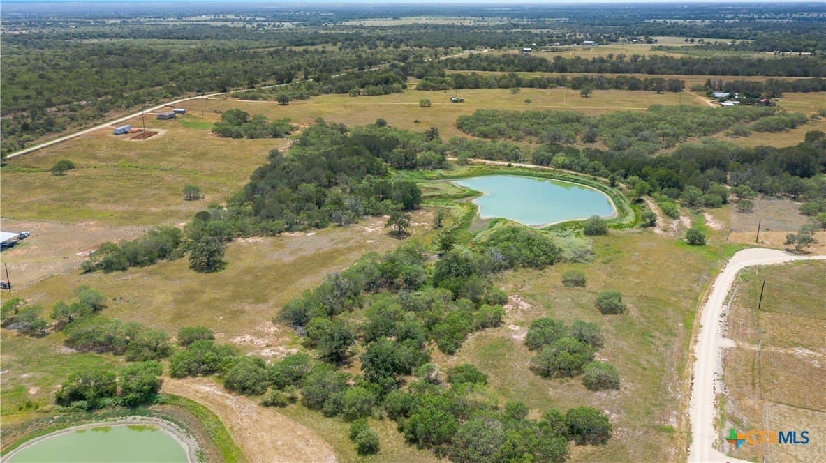 17.04 acres in Gonzales County - photo 2