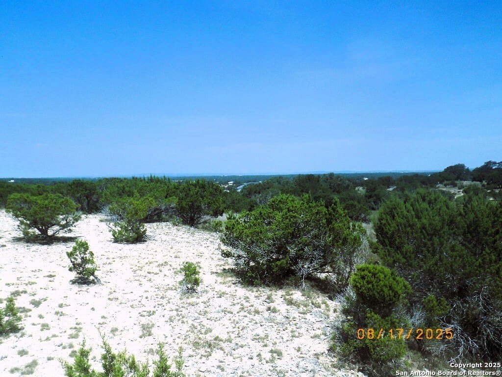 3.98 acres in Bandera County - photo 2