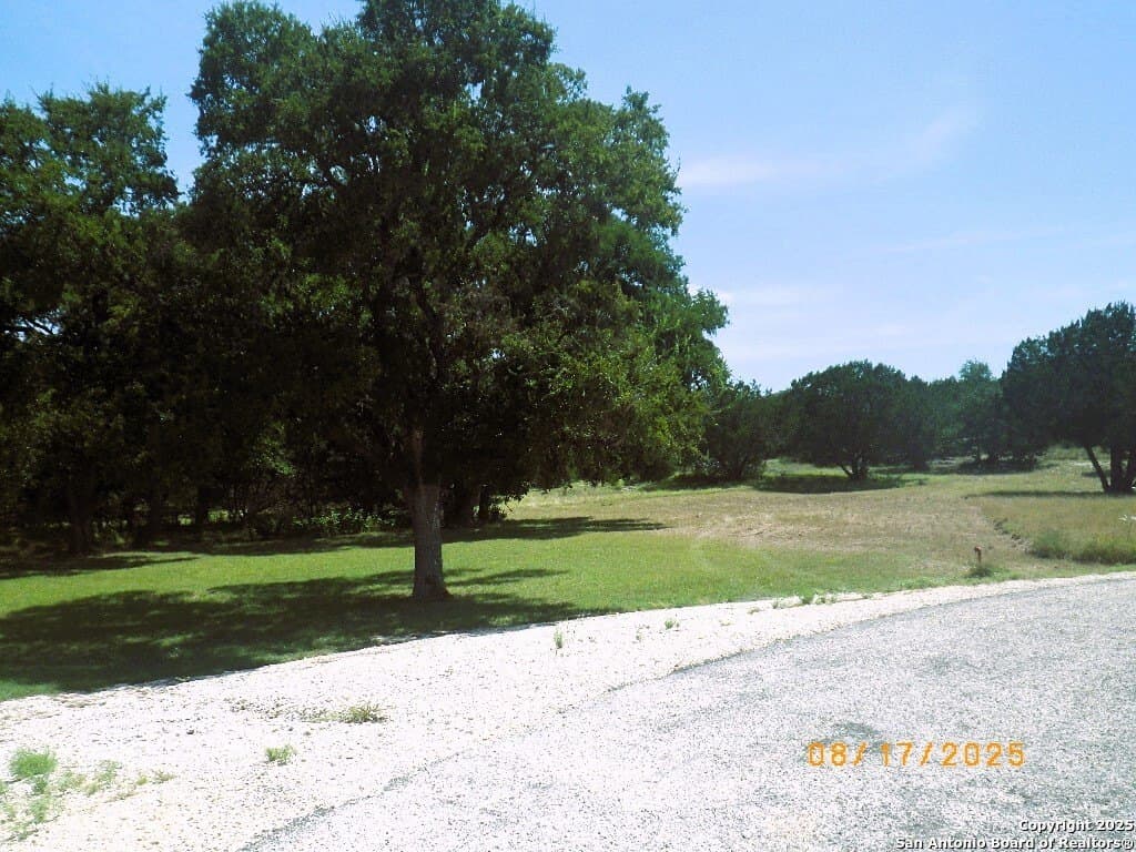 3.98 acres in Bandera County - photo 4