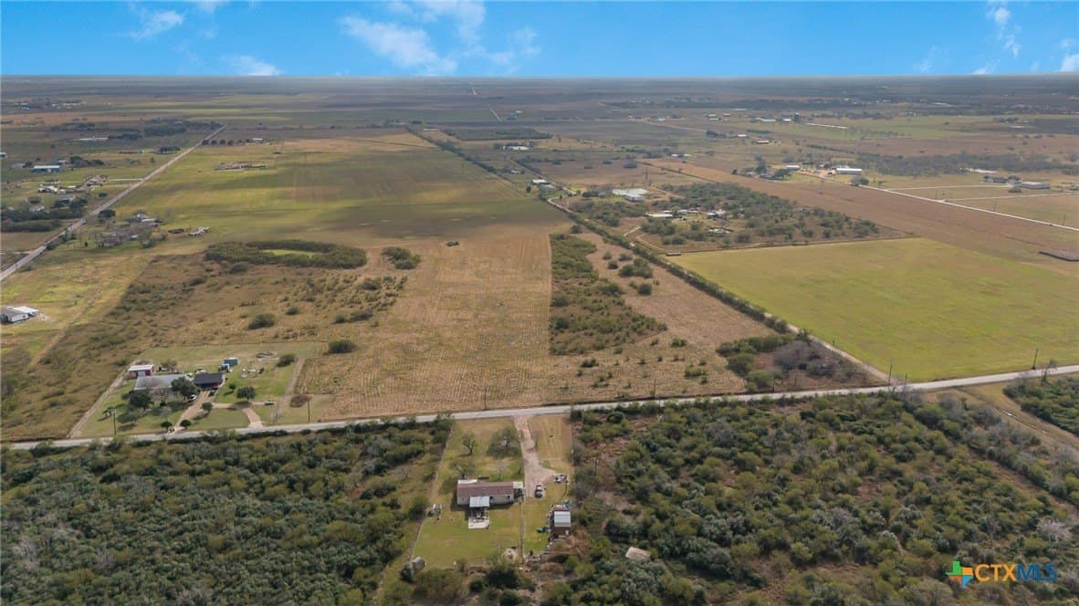 8.38 acres in Victoria County - photo 2