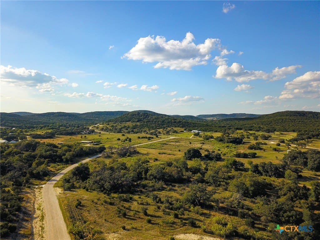 5.69 acres in Bandera County - photo 3