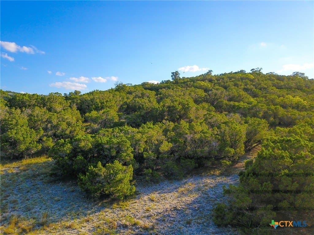 5.69 acres in Bandera County - photo 9