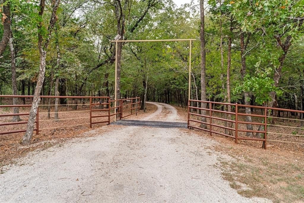31.09 acres in Cooke County - photo 3