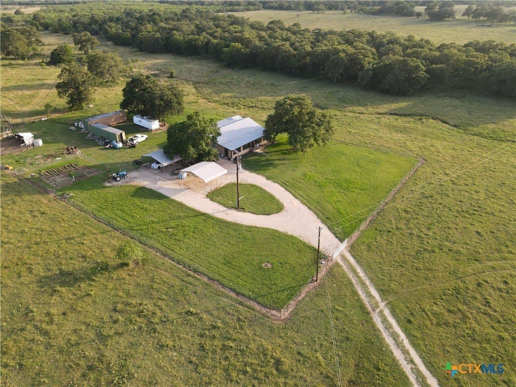 44.97 acres in Gonzales County - photo 2