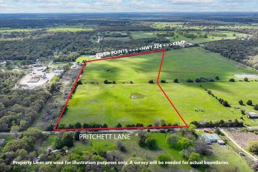 30.68 acres in Henderson County - photo 2