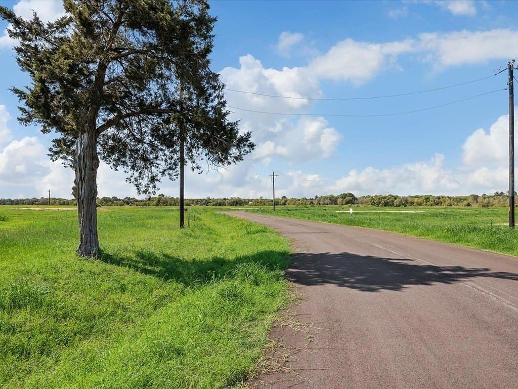 1.29 acres in Colorado County - photo 4
