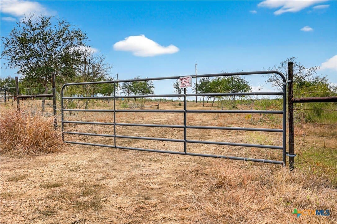 11 acres in Gonzales County - photo 3