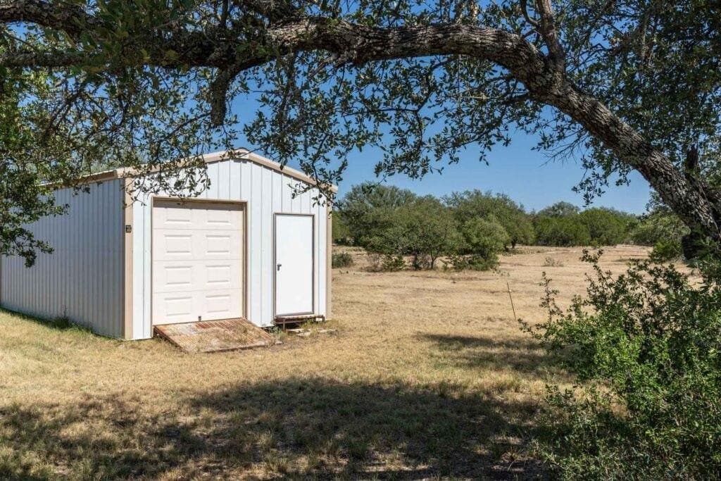 289 acres in Kimble County - photo 19