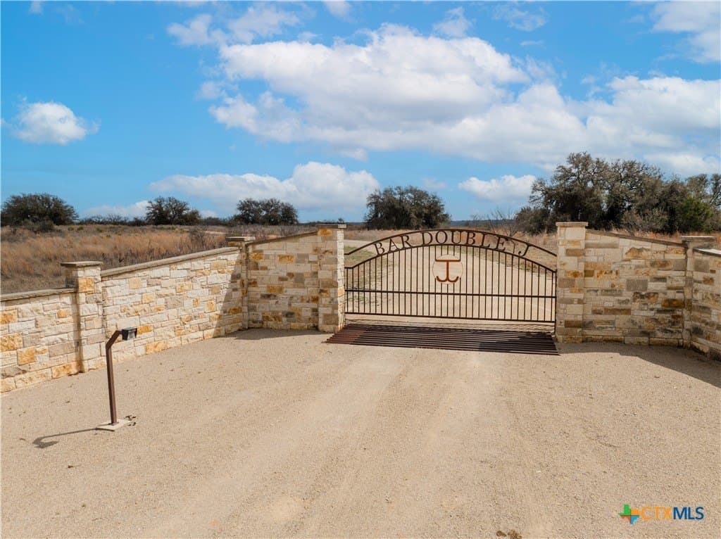 605 acres in Mills County - photo 3