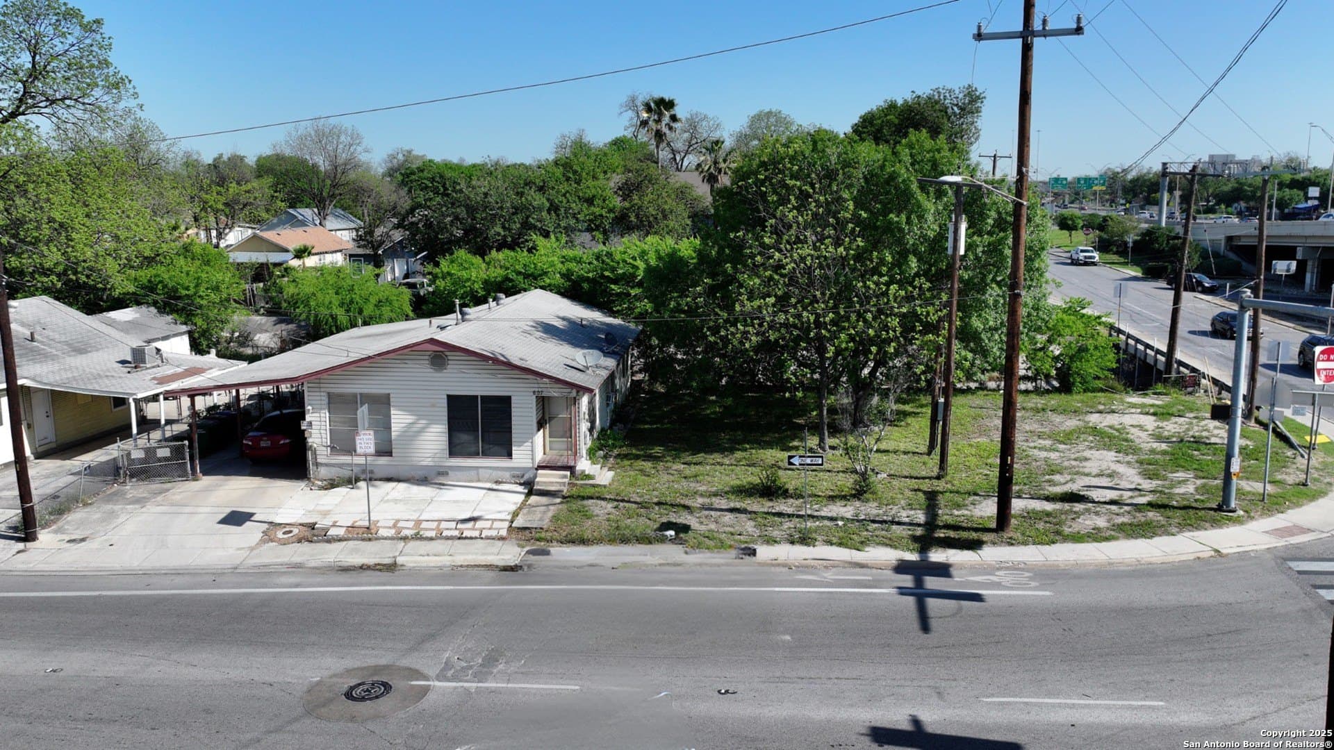 607 W Theo Ave