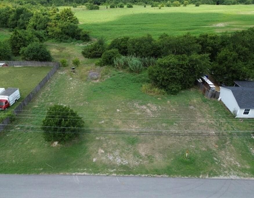 0.21 acres in Ellis County - photo 9