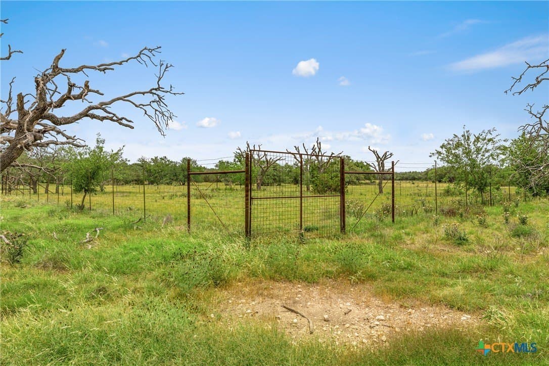 397.23 acres in Gillespie County - photo 20