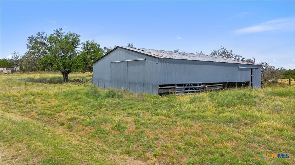 397.23 acres in Gillespie County - photo 7