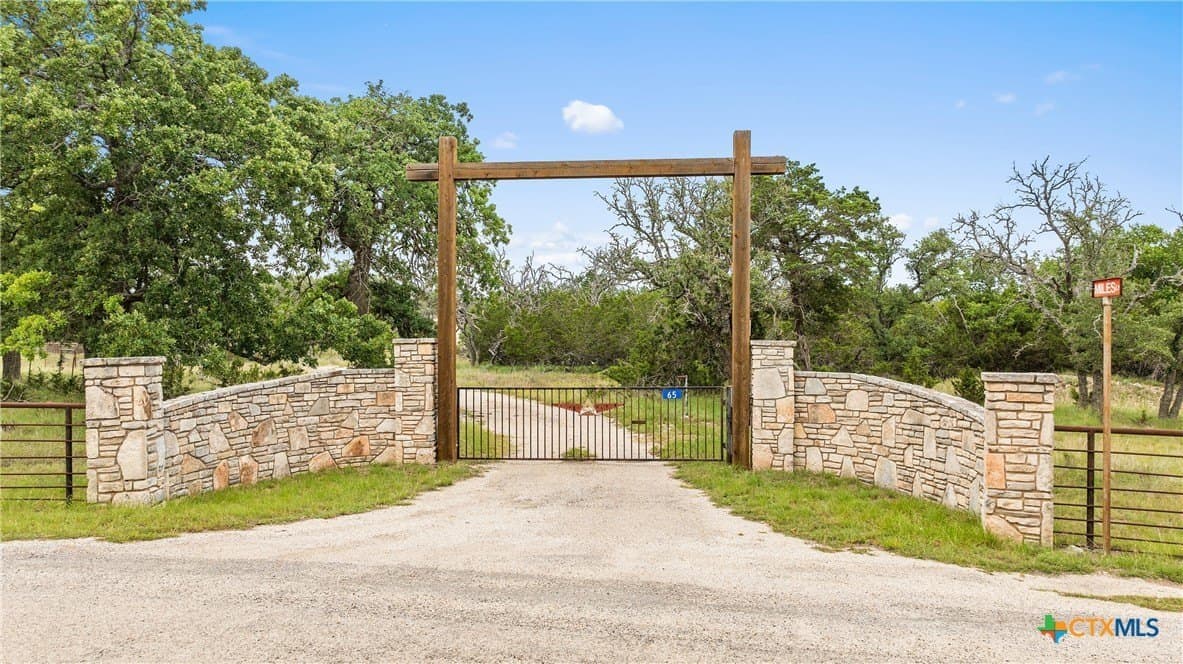 397.23 acres in Gillespie County - photo 25