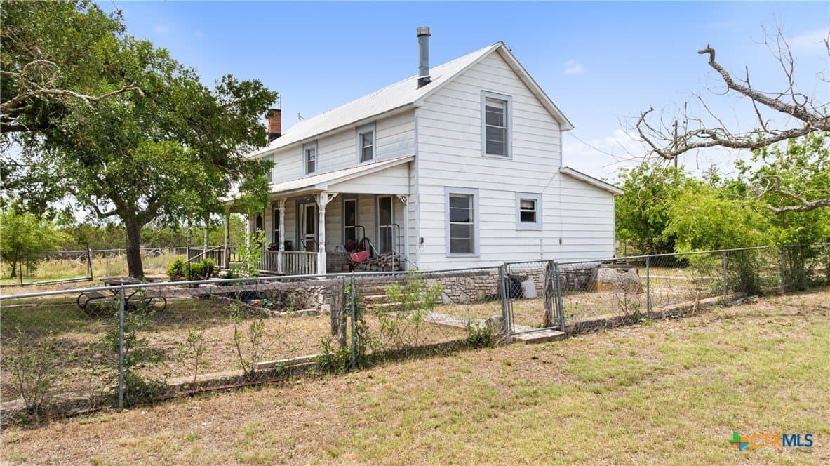 397.23 acres in Gillespie County - photo 3