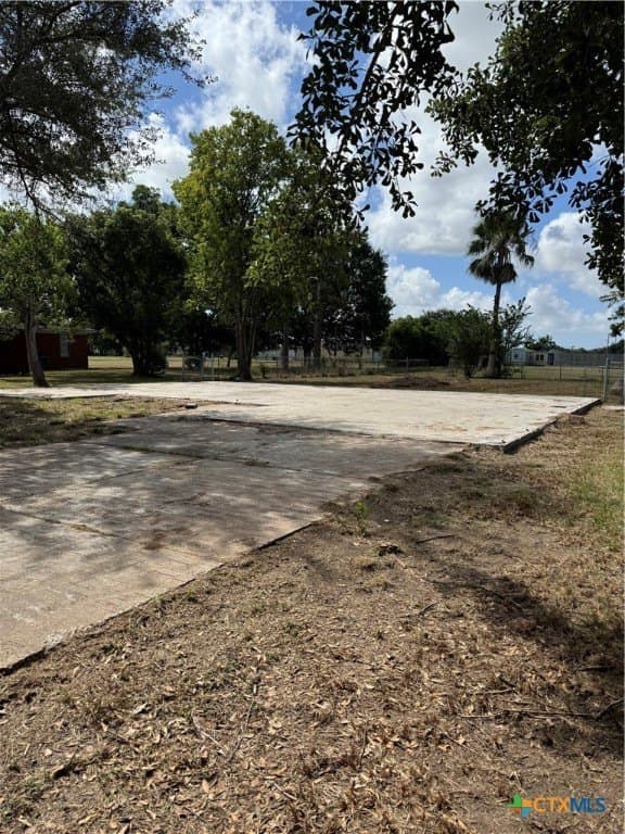 315 E Tres Palacios Avenue lot: 1
