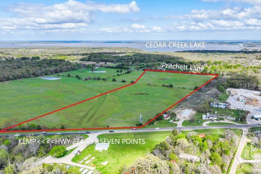 30.68 acres in Henderson County - photo 6