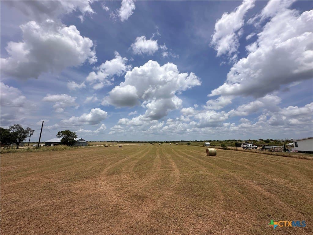 6.16 acres in Gonzales County - photo 3