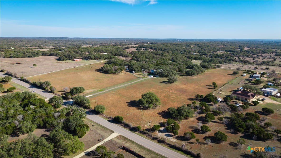 20 acres in Comal County - photo 2