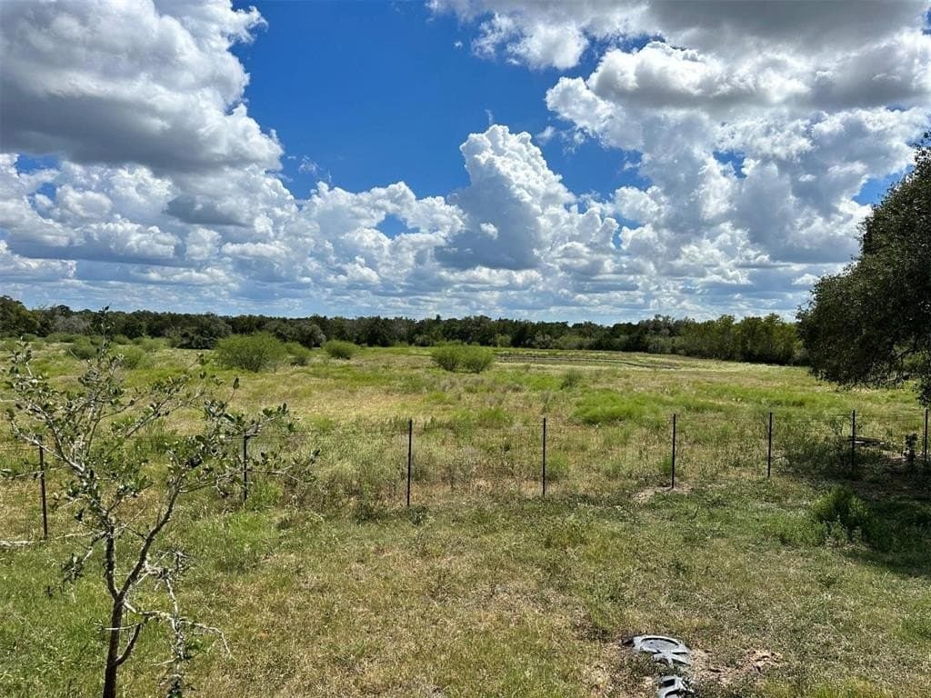 22 acres in Lavaca County - photo 2