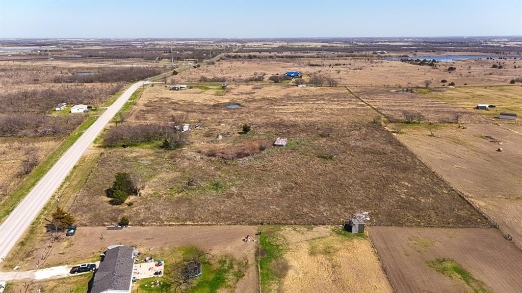 5.66 acres in Navarro County - photo 4