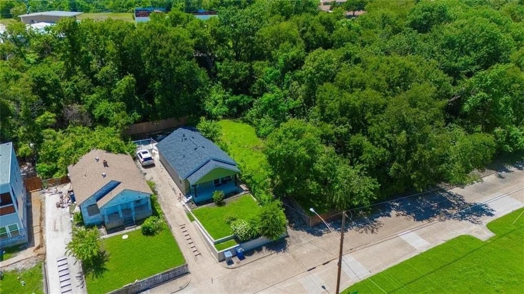 0.1 acres in Dallas County - photo 2