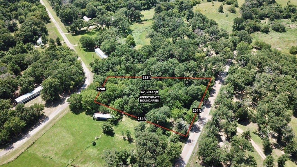 0.96 acres in Henderson County - photo 12
