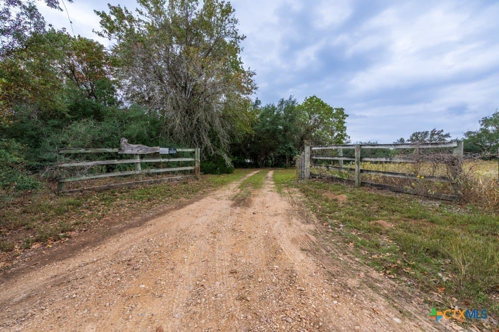 10.93 acres in Gonzales County - photo 27